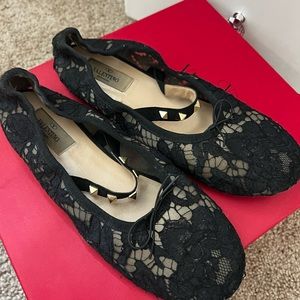 Vintage Valentino Garavani Flats .